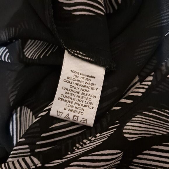 Susan Graver 24W Women's Sleeveless Blouse Black Circle Geometric Pattern - Picture 8 of 10